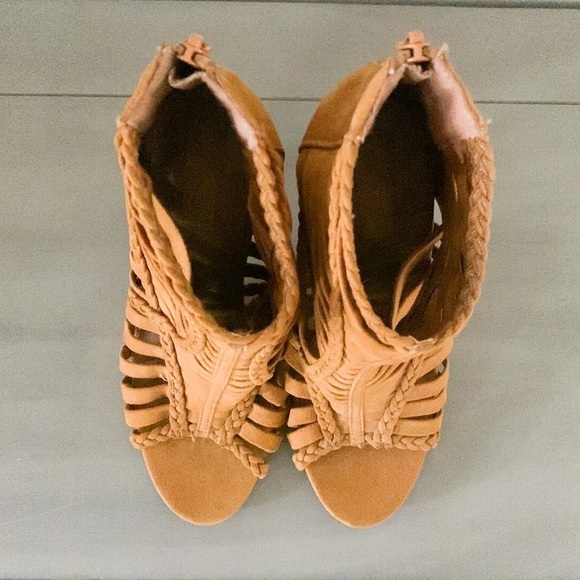 Forever 21 Faux Suede Heeled Cutout Sandals Open Toe 6 - Picture 3 of 6